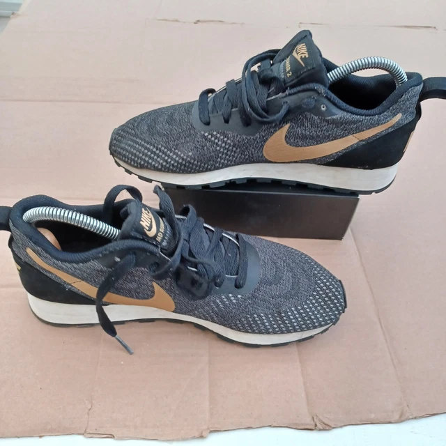 Nike md runner 2 eng mesh sneaker gold cheap