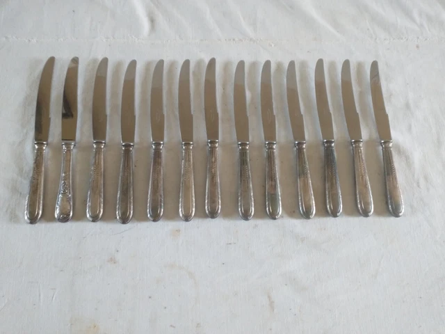 Lot De 12 Couteaux De Table – Génériques – Bon état