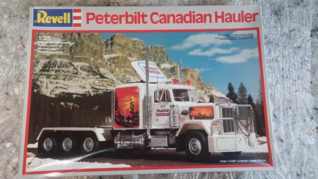 Revell 7456 Peterbilt Canadian Hauler Truck 1:25