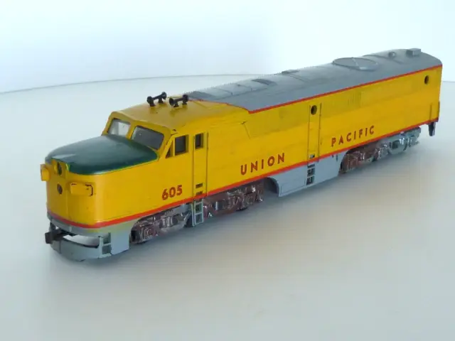 VTG Athearn HO Scale Union Pacific 605 Non Powered Dummy Train Engine Locomotive 2