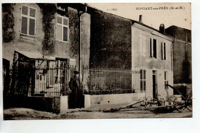 NOVIANT AUX PRES - Meurthe et Moselle - CPA 54 - une rue - maison