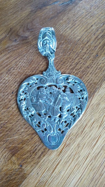 ANCIENNE TIMBALE EN argent massif ciselée de feuillage poinçon à
