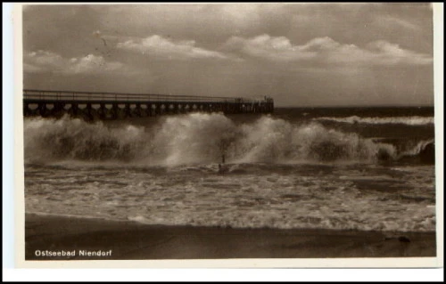 NIENDORF Ostsee Sturm 1930 Echtfoto-AK Hamburg gelaufen
