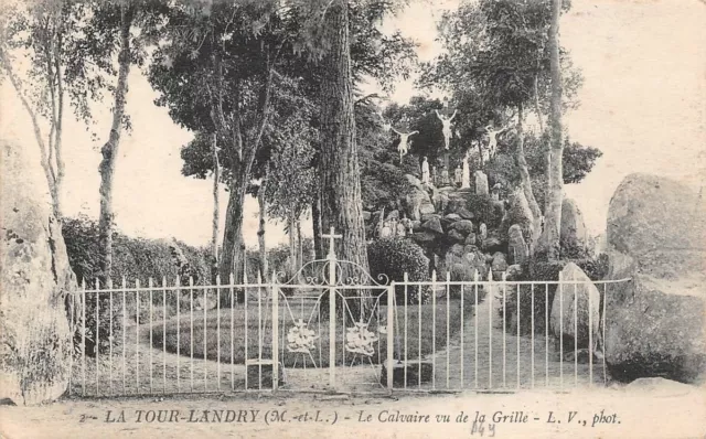 LA-TOUR-LANDRY - le Calvaire vu de la Grille