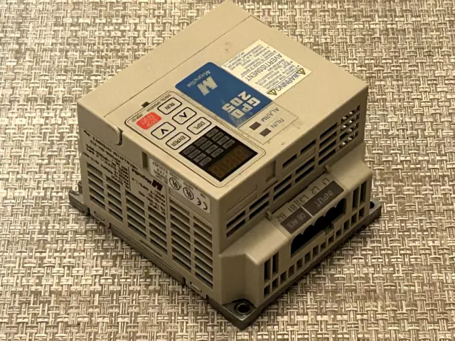 Magnetek GPD205-B0P5 Variable Frequenz Drive Eingang: 3 Phase 380-460V, 1.2A 2