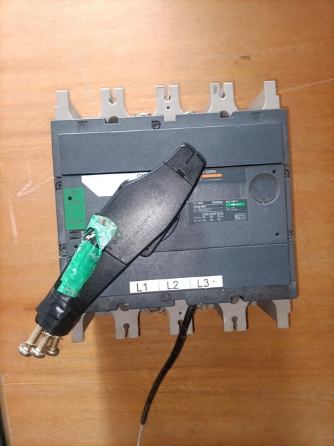 Interrupteur Crépusculaire Merlin Gerin 2A 2000LX – Rail DIN, 250V, Bon état