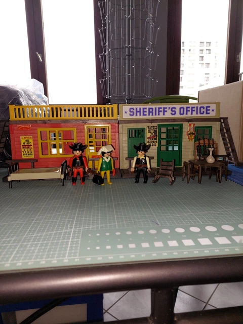 Playmobil Western - Lot de 2 : Saloon et Bureau du Sheriff 3423 avec personnages