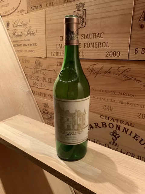 Une Bouteille de Pessac Leognan Haut Brion 1982