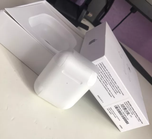Apple AirPods 2nd Generation with Charging Case - White💫 3
