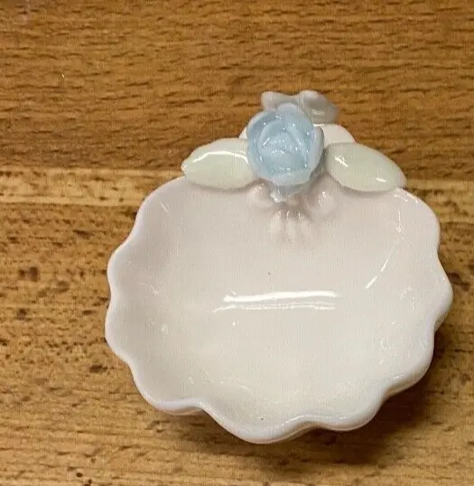 Vintage Scalloped Shell Round Blue Pastel Floral Porcelain Open Salt Dip 2 1/2"