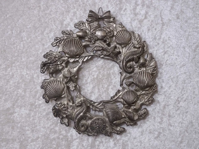 Metal Diseño Base Corona Con Mar-Toros Caballito de Mar Conchas Inglaterra