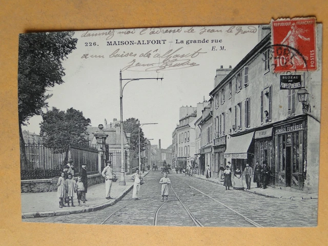MAISON ALFORT -- La Grande Rue - Maison Briday Traiteur - Chaussures - ANIMEE