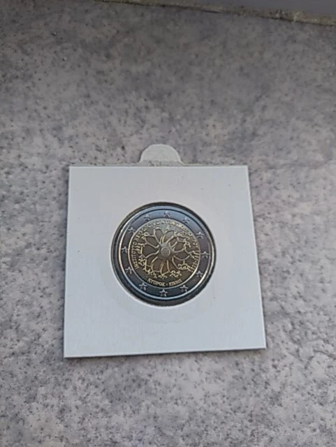 2€ commémoratives Lot de 8 pièces , pays différents, voir annonce