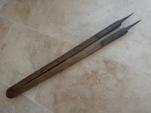 GRAND COMPAS DROIT en bois, outil ancien de charpentier EUR 20,00 ...