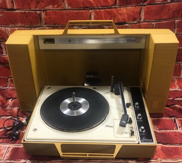 GENERAL ELECTRIC GE Wildcat Turntable Portable Record Player Yellow
