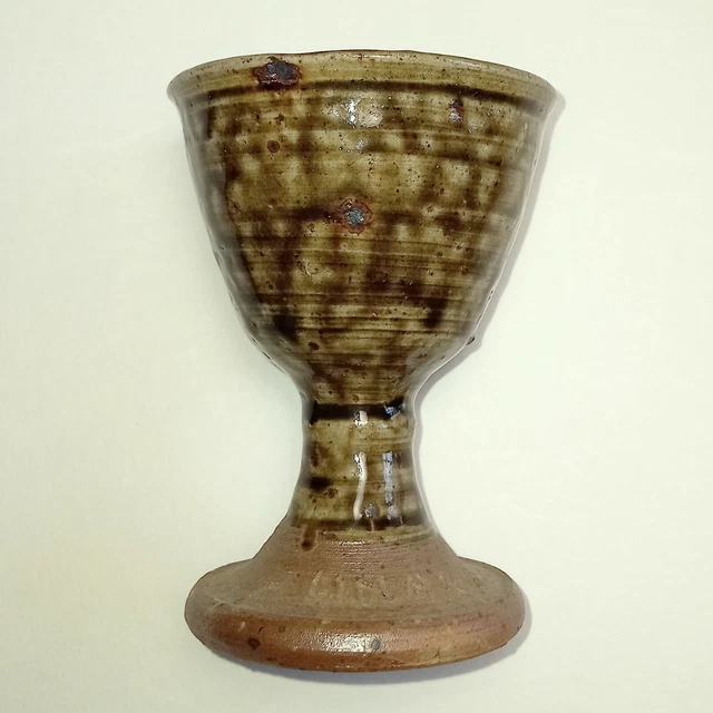 Verre en grès signé Linard.