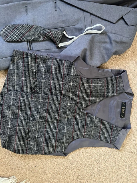 Page Boy/Child 3 Piece Suit & Tie Age 3 Silver Grey Worn Once Amazing Condition
