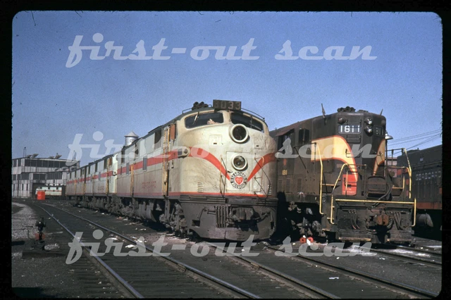 R DUPLICATE SLIDE - Seaboard SAL 3033 / 1811 Side by Side Engine Terminal Scene