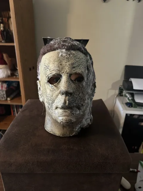 HALLOWEEN ENDS - MICHAEL MYERS MASK - TRICK OR TREAT STUDIOS New With Tags