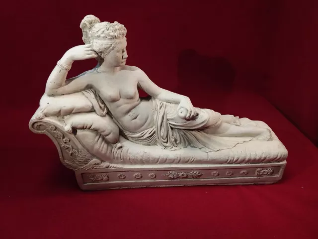 Alte Figur Skulptur Aphrodite Chaiselongue Göttin Akt Steinguss (676)