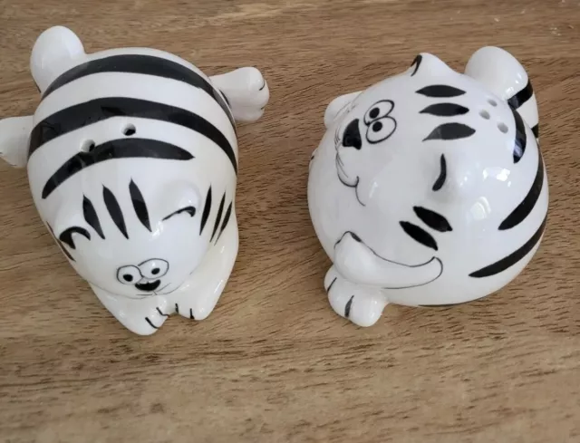 Vintage Pier One Fat Cat Salt and Pepper Shakers. 2