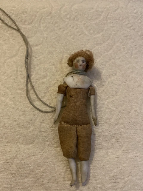 Ancienne Petite Poupée En Porcelaine à Identifier, Sortie De Grenier, à Nettoyer