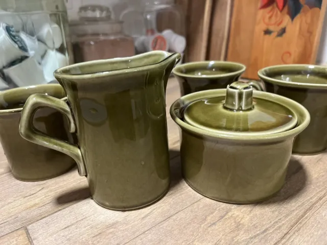 USA Ceramic Pottery MCM Avocado 4 Green Coffee Mugs Plus Creamer Sugar Bowl Set