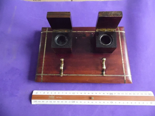 ANCIEN ENCRIER DOUBLE en bois et décor laiton années 70 avec 2 godets