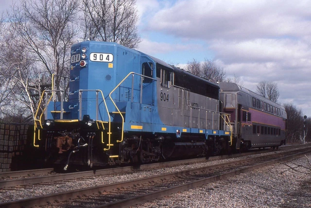 MBTA GP19 904 action original kodachrome slide slides in 2008