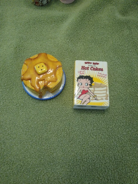 Betty Boop Hot Cakes Salt and Pepper Shakers