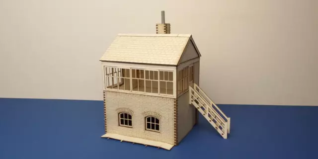 O gauge (7 mm) small signal box - right stairs  - LCC B 70-13R