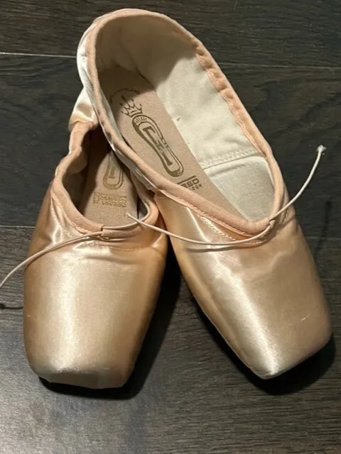 Freed Classic Pro Pointe shoes V Maker 5 M