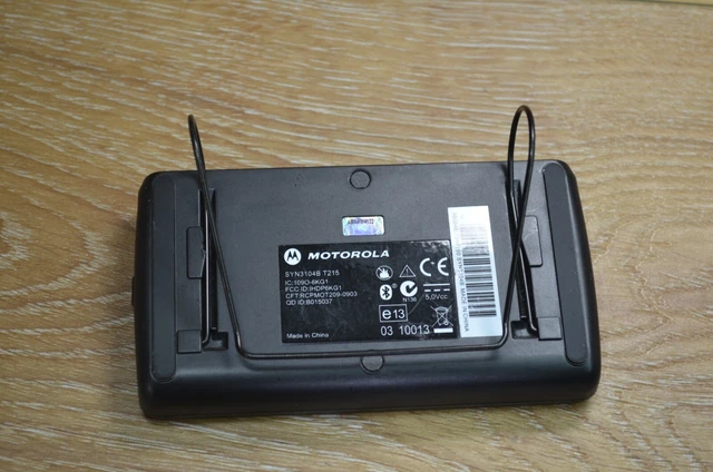 Motorola SYN3104B T215 Bluetooth Portable Car Speakerphone And Car Charger
