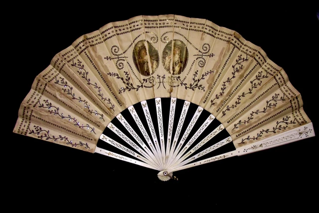 Antique Silk Hand Fan Bone Monture 19th Century