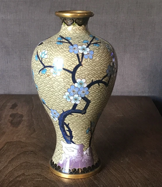Chine Emaux cloisonnés, Grand vase décor floral avec son socle en bois sculpté