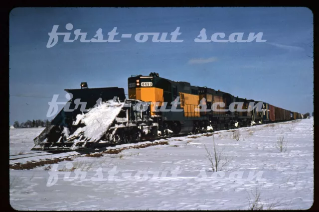 D DUPLICATE SLIDE - CNW C&NW 4499 GP-9 Action w/ Freight & Snow Plow