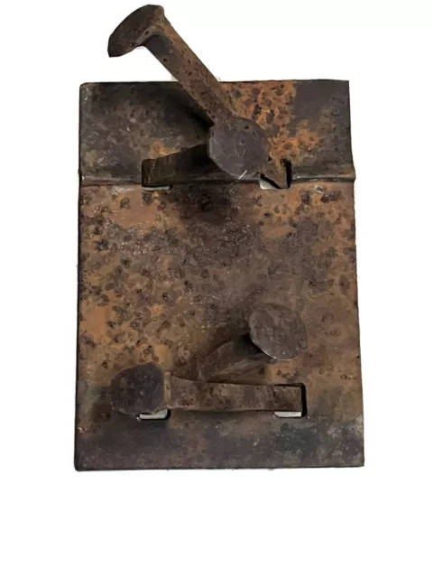 Heavy Duty Iron Railroad Track Plate with 4 Railroad Spikes