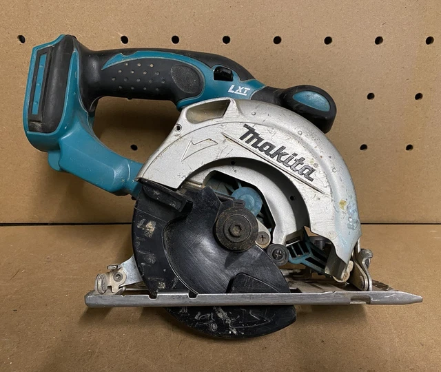 Sierra circular Makita DSS501 136 mm inalámbrica 18V LXT unidad desnuda