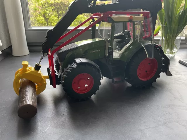 Bruder Fendt 936 Forst Traktor