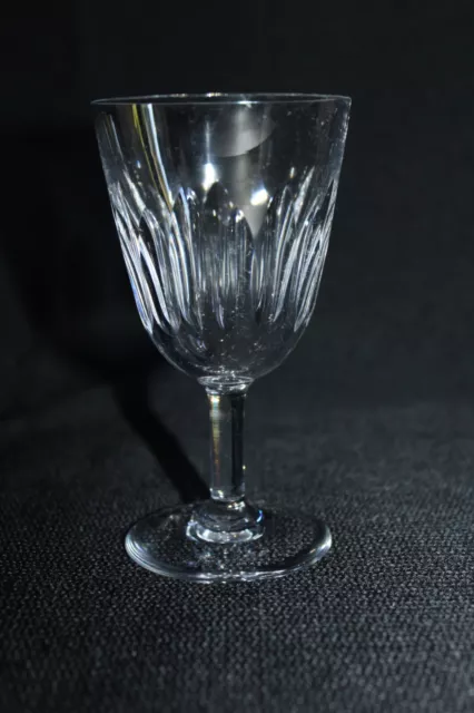 Verre à vin en cristal de Baccarat, modèle Casino,  parfait état H 12 cm