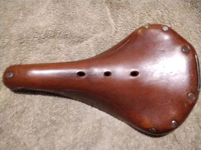 Brooks B17 champion standard leather saddle that is in good condition