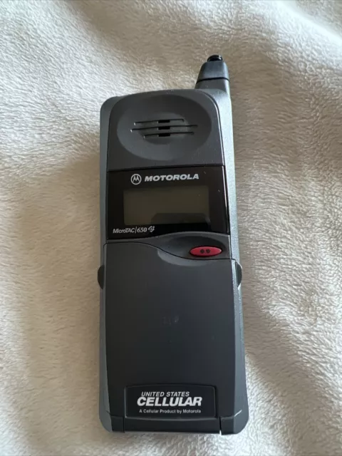 Vintage Motorola MicroTAC 650 Flip Style Cell Phone + Pull Up Antenna | AS IS