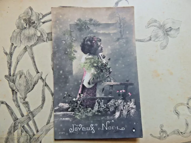 Carte Postale ancienne fantaisie Joyeux Noel , femme à la branche de gui