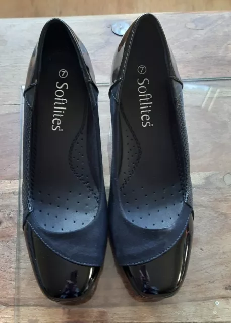 Softlites wide hot sale fit shoes