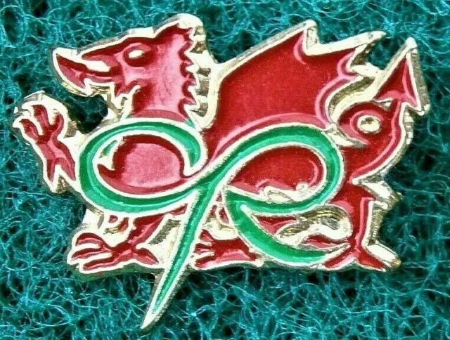 G346*) Enamel red welsh dragon green bow Wales Celtic badge tie lapel pin