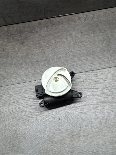 Audi A4 8E B6 Tankdeckel Tankklappe Tank Deckel Klappe Silber LY7Q