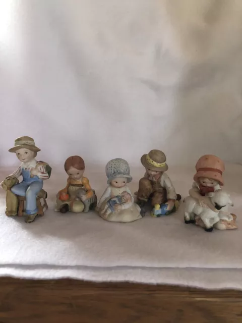 Holly Hobbie 3-girl 2-boy figurines “Lot Of 5” Vintage Porcelain Collection