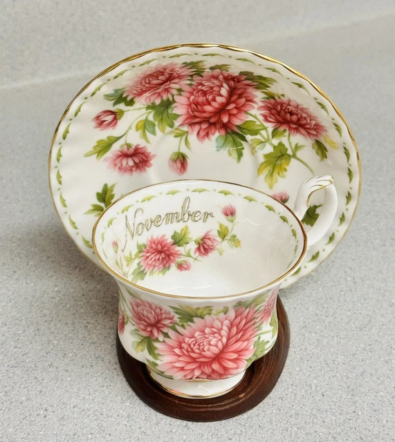 Royal Albert Flower of the Month Teacup & Saucer--November--Chrysanthemum