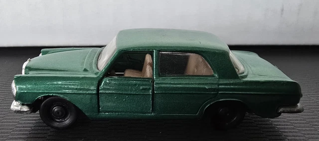 Majorette Mercedes Bleu 280 SE Avec Voilier – Collection France 1:55 – Boîte Cristal