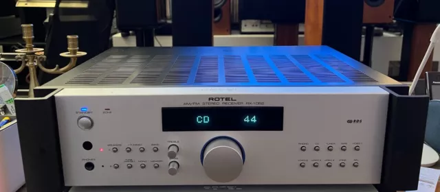 Rotel RX-1052  Stereo Receiver im Besten Zustand,Fernbedienung, Kein Kratzer TOP